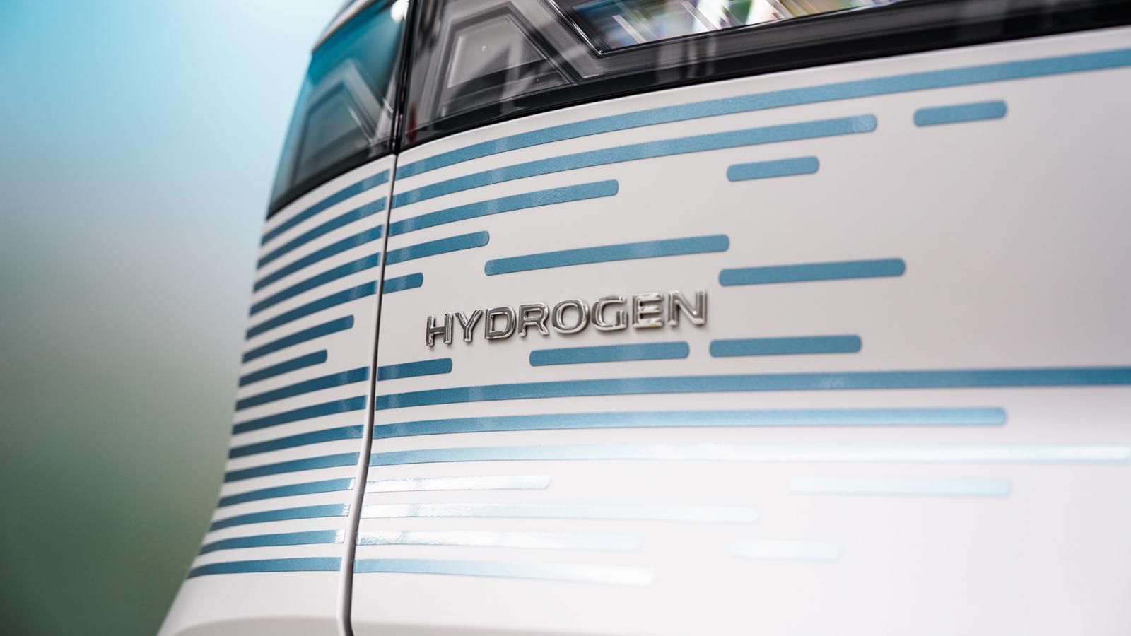 BMW iX5 Hydrogen: Αυτή είναι η νέα Χ5 που «καίει» υδρογόνο 